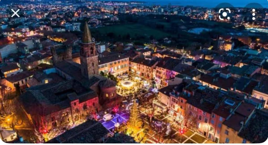 Cosy En Plein Centre Historique De Frejus